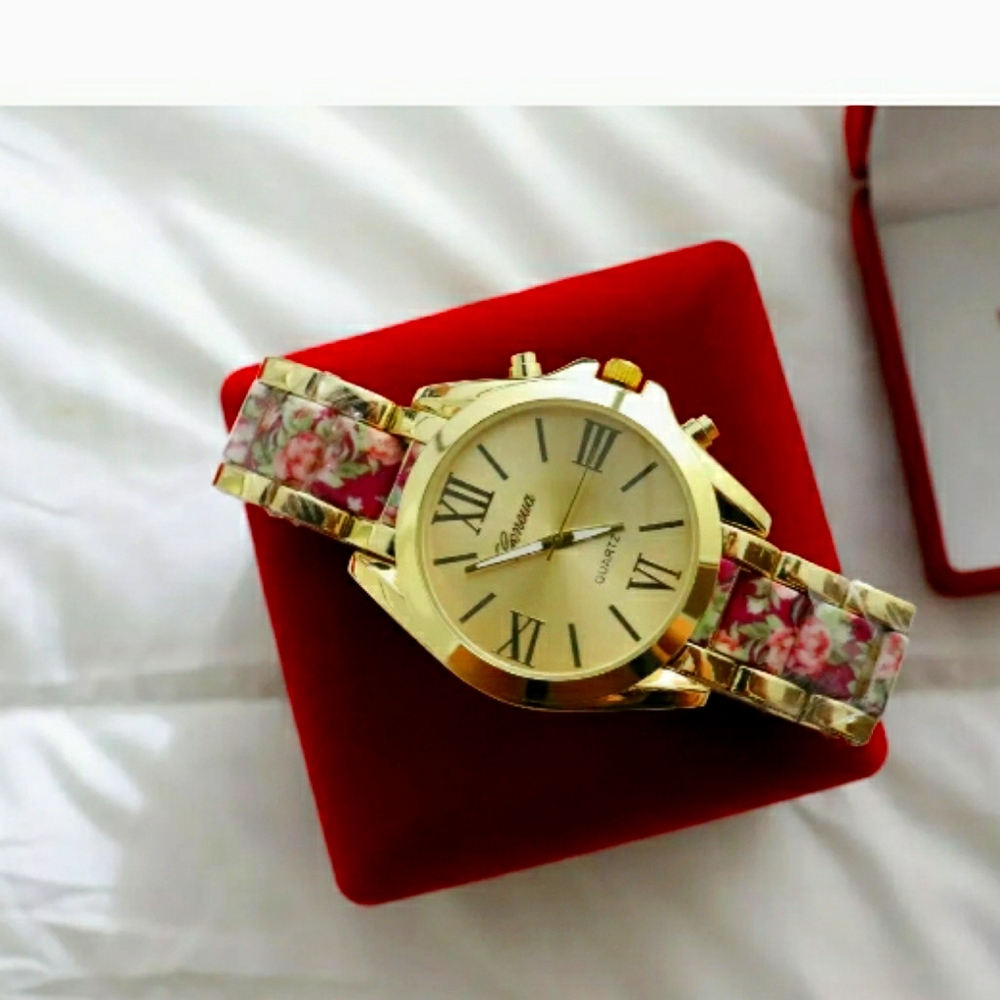 ELEGANT MID SIZE FLORAL WATCH WITH ROMAN FACE